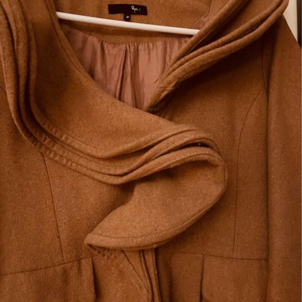 Modcloth Dramatic Twisted collar camel pleated vintage-style coat, size small